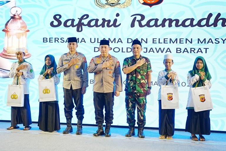 Kapolri Berbagi dan Perkuat Silaturahmi Dengan Ulama dan Masyarakat di Bulan Ramadhan 1 pul 188