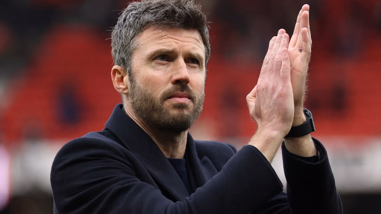 Manchester United Tawar Gelandang West Ham Senilai Rp1,88 Triliun, Bisa Jadi Rekrutan Kedua Musim Panas 1 manchester united manager michael carrick applauds the supporters