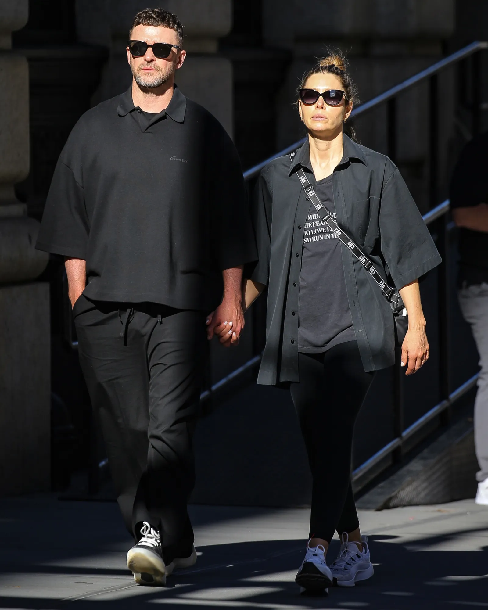 Justin Timberlake dan Jessica Biel Tampil Mesra di New York, Kompak Berbusana Serba Hitam 1 Justin Timberlake and wife Jessica Biel NYC 061526 8679b21f66204a208eec3cc5a1b21962