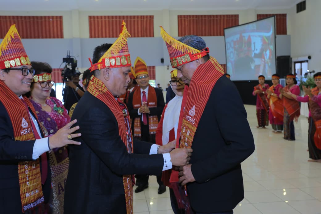 Pesta Partangiangan Hutasoit Jadi Ajang Pelestarian Budaya dan Penguatan Kebersamaan 1 c516e5f9 fc0b 4a1f be08 9bb5e8287d5c