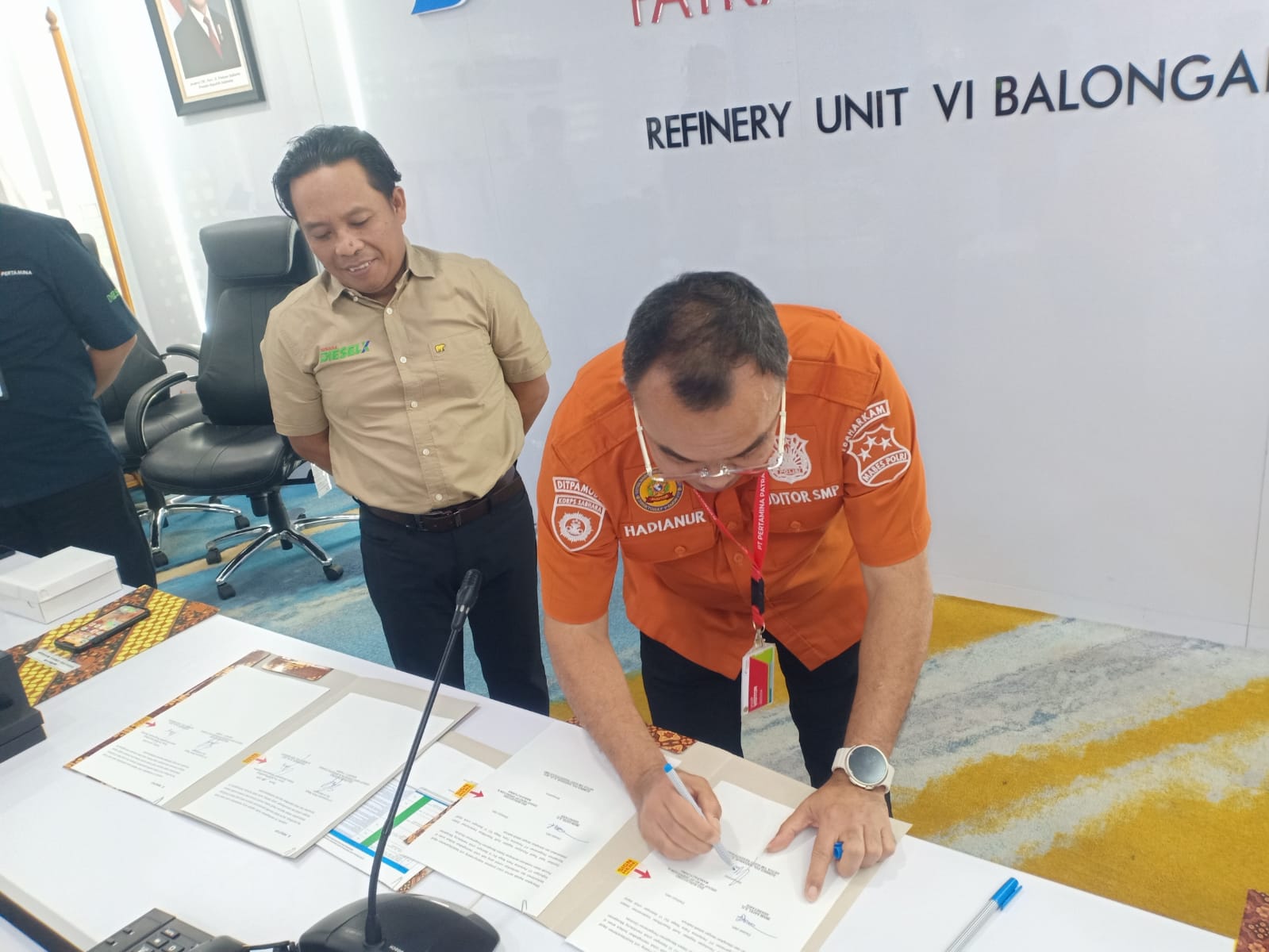 Kombes Hadianur Pimpin Kegiatan Resertifikasi Sistem Manajemen Pengamanan PT. Pertamina Patra Niaga RU VI Balongan 1 f400159d 6fca 4605 bba4 bd5243f6e3c0